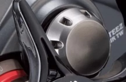 ベイトリール側面のメカニカルブレーキ調整部の画像